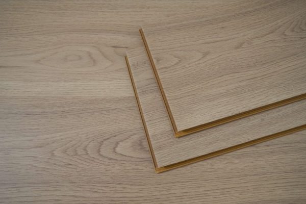 Stain-resistant laminate flooring with protective coating