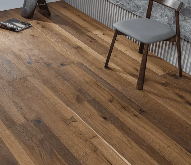 Wie Sie die Kosten für Holzfußböden abschätzen können, bevor Sie sich für ein Fischgrätmuster entscheiden